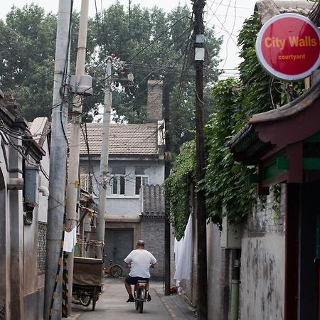 Sitting On The City Walls Courtyard House Hostel Beijing Exterior photo