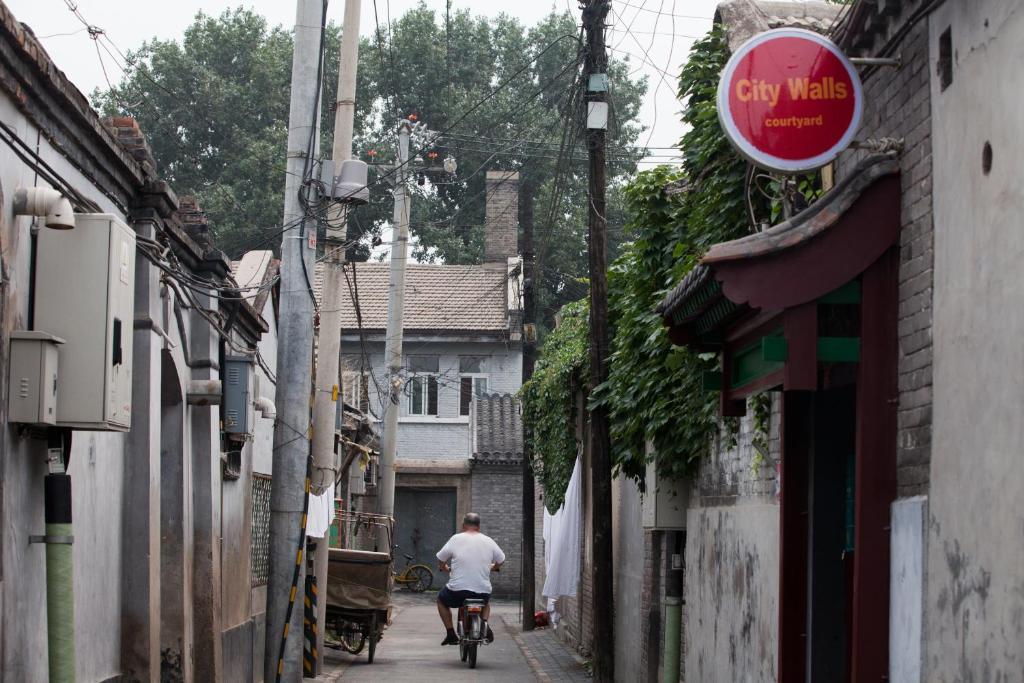 Sitting On The City Walls Courtyard House Hostel Beijing Exterior photo